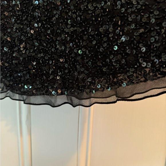 Adrianna Papell beautiful black, beaded and sequined top. - Picture 7 of 8